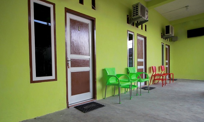 Lubuklinggau Hotel | Cozy OYO 2585 Sherren Guest House with Free Breakfast