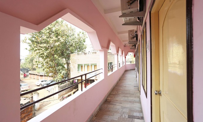Cuttack Hotel | Budget-Friendly Family Stay at OYO 26808 Shree Ram Residency