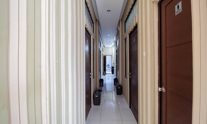 Karawang Hotel | Cozy OYO 3253 Sofia Residence: Child-Friendly Retreat