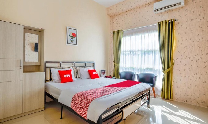 Lamongan Hotel | Family-Friendly Stay at OYO 3434 Penginapan Keluarga Syariah
