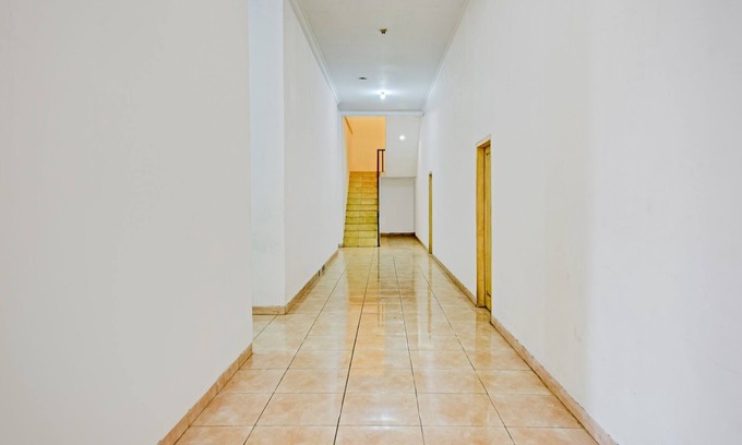 Kebasen Hotel | Budget-Friendly Stay at OYO 3479 Hotel Intan with Breakfast