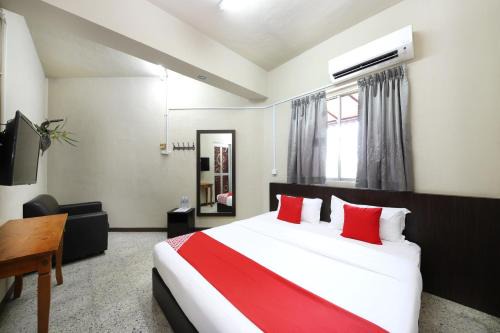 Paya Hotel | Budget-Friendly OYO 507 Aikka Hotel with Breakfast Included
