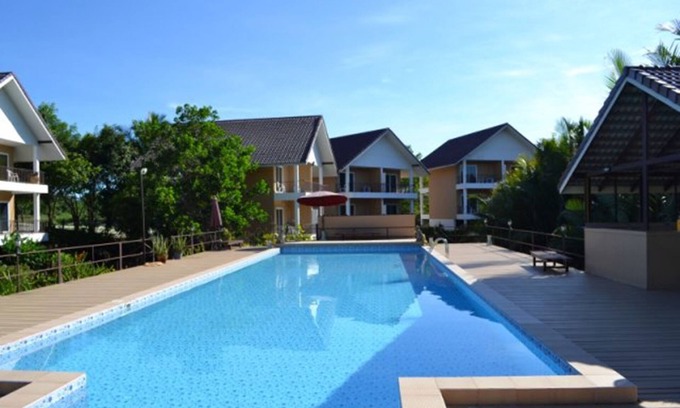 Takua Pa Hotel | Budget-Friendly OYO 619 Water Palm Resort with Pool & Dining