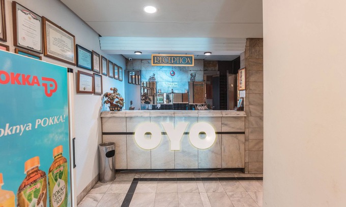 Chinatown Hotel | Family-Friendly OYO 671 Hotel Capitol with Breakfast Included