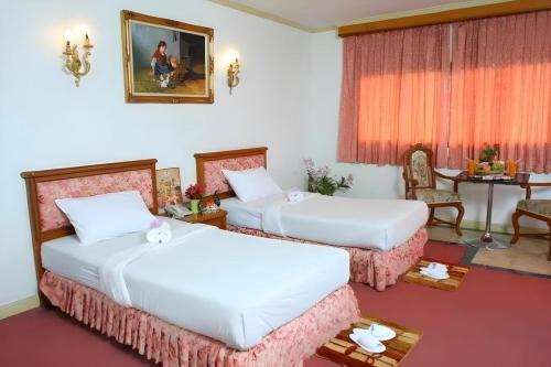 Bang Rak Phatthana Hotel | Budget-Friendly Stay at OYO 75466 -13 Coin Bang Yai Hotel