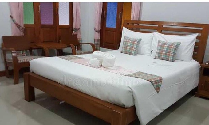 Barabanki District Hotel | Discover OYO 81244 New Sunrise Guest House with Family Amenities