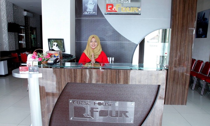 Palu Hotel | Budget-Friendly OYO 861 R Four Hotel with Breakfast Included