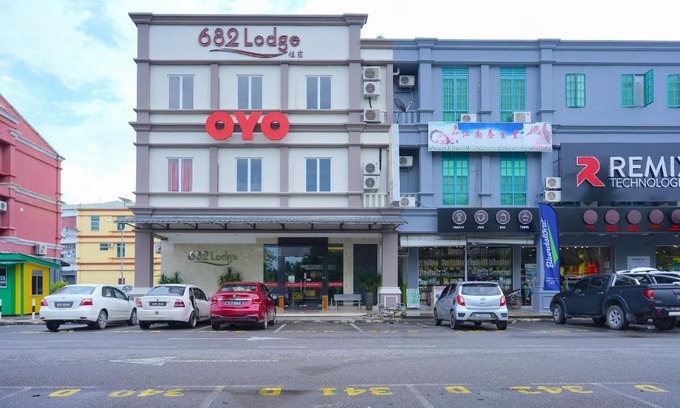 Bintulu Hotel | Family-Friendly Retreat at OYO 89457 682 Lodge