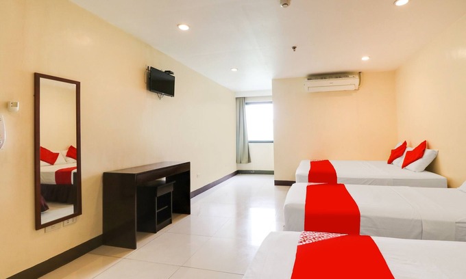 Bakilid Hotel | Budget-Friendly Stay at OYO 898 Berts Condotel