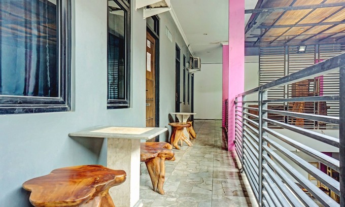 Serang Hotel | Budget-Friendly Stay at OYO 90187 Puri Allisa Syariah