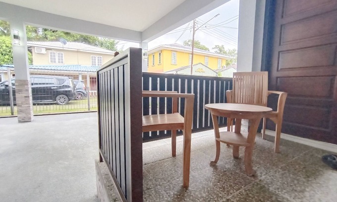 Kuching Apartment | Cozy Stay at OYO 90203 Emma Sukma Homestay with Breakfast