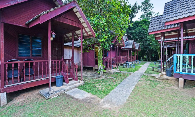 Kuala Tahan Hotel | Cozy OYO 90620 Mahseer Chalet with Breakfast & Family Fun