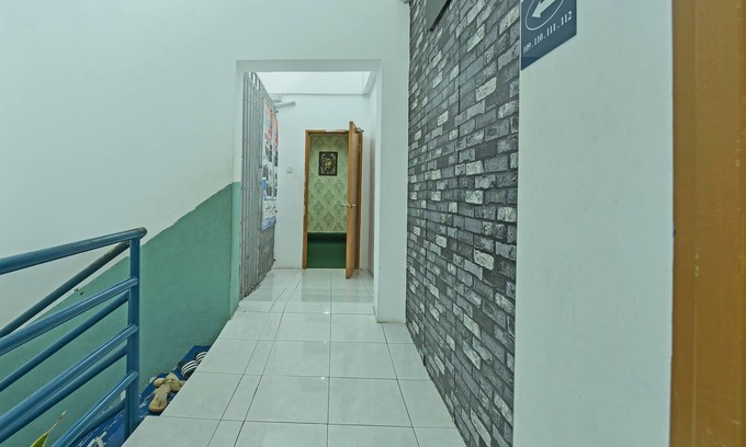 Kampung Kijing Hotel | Budget-Friendly Stay at Oyo 90631 Syahirah Hotel