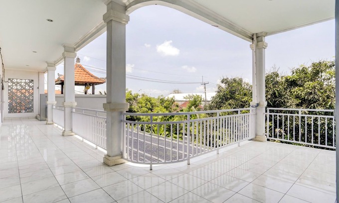 Taman Griya Hotel | Discover OYO 90690 Pondok Dukuh: Family-Friendly Retreat