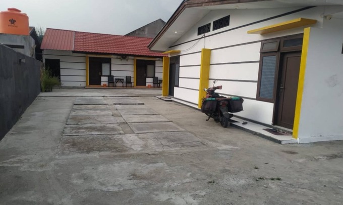 Palu Hotel | Budget-Friendly OYO 90699 Yellow White Guesthouse in Palu