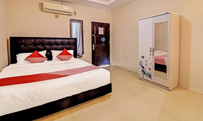 Jambi Hotel | Cozy OYO 91022 STeZe Homestay with Breakfast Included