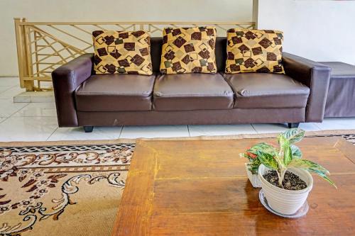 Dinoyo Hotel | Budget-Friendly Stay at OYO 91707 Jannah Homestay