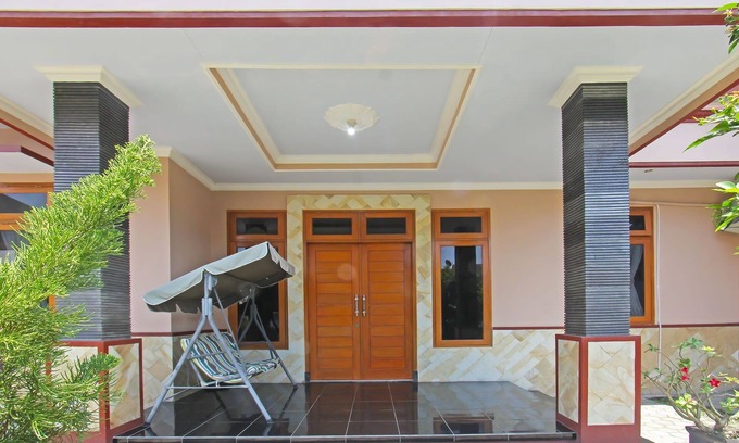 Sempe Hotel | Budget-Friendly Stay at OYO 91777 Kemuning Guesthouse
