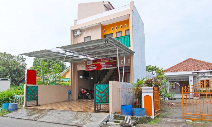 Cilacap Hotel | Budget-Friendly Stay at OYO 91842 Tahesa Guesthouse