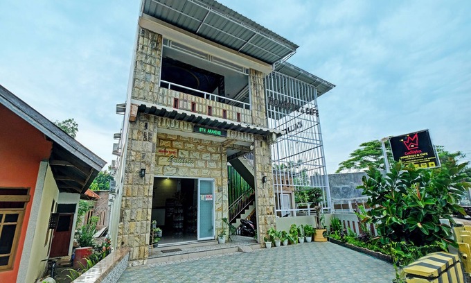 Bantaeng Hotel | Cozy OYO 91857 Callista Homestay with Breakfast Included