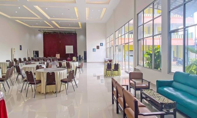 Nginamanu Hotel | Budget-Friendly Stay at OYO 91946 Hotel Gajah Mada Indah