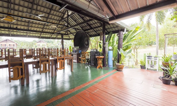 Chiang Rai Hotel | Discover OYO 920 Saensukkho Hotel with Family-Friendly Amenities