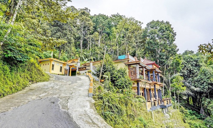 Briket Hotel | Discover OYO 92049 D'jamus Resort: Family-Friendly Getaway