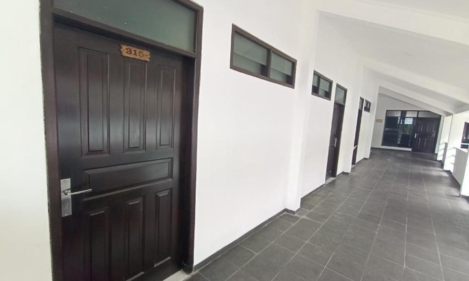 Sukabumi Hotel | Budget-Friendly OYO 92324 Hotel Sinar Rejeki for Families