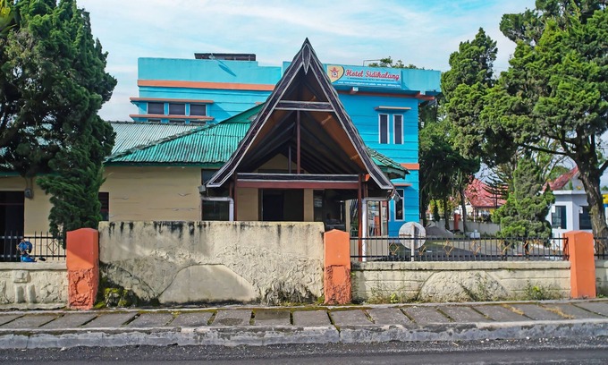 Kota Sidikalang Hotel | Budget-Friendly OYO 92577 Hotel Sidikalang with Breakfast