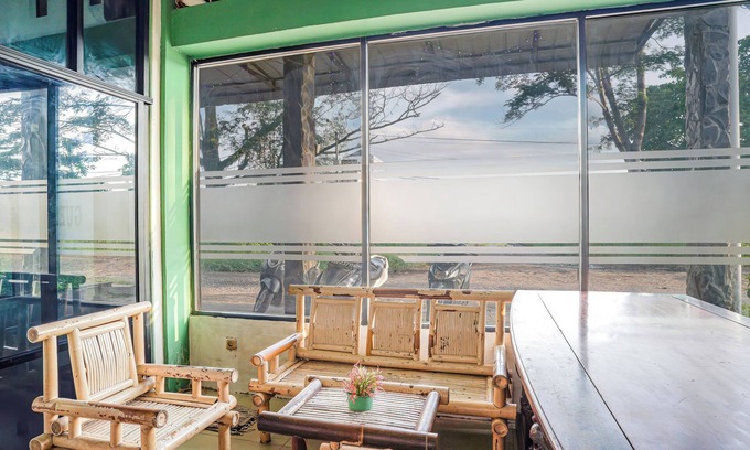Singkawang Hotel | Comfortable Stay at OYO 92609 Guest House Malay Singkawang