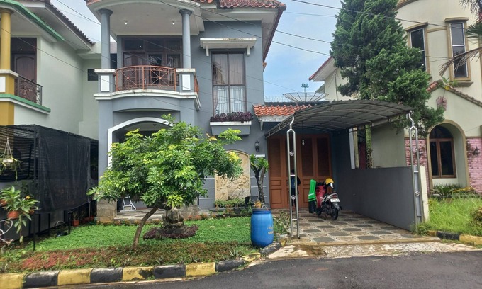 Purwokerto Hotel | Budget-Friendly OYO 93820 Salma Homestay with Breakfast