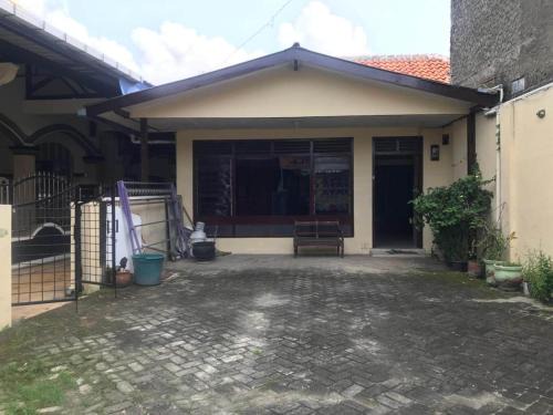 Pemalang Hotel | Budget-Friendly Stay at OYO 93864 Wisma Gading Syariah