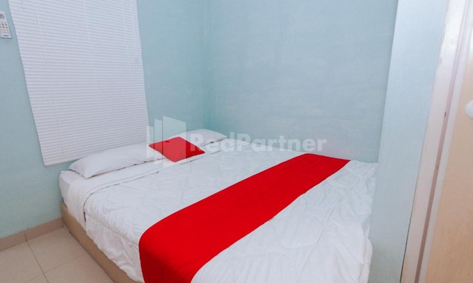 Gambir Hotel | Budget-Friendly Krekot Residence Mitra RedDoorz for Families