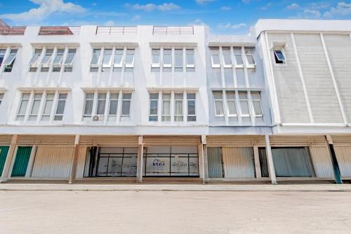 Tegal Hotel | OYO 94512 Mega Inn Guest House