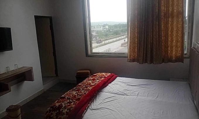 Jhalarapatan Apartment | Budget-Friendly OYO Bhagya Home Stay with Family Amenities