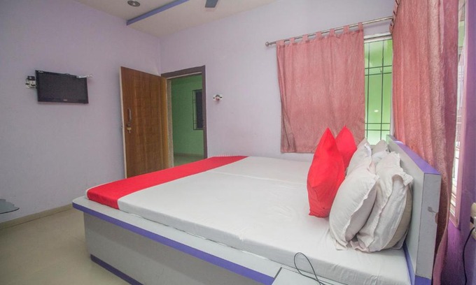 Raiganj Hotel | Comfortable Stay at OYO Flagship 49144 Jain Lodge