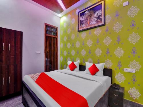 Mohanlalganj Hotel | OYO Flagship 81117: Family-Friendly Stay with Breakfast