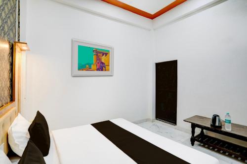 Kanpur Dehat District Hotel | OYO Flagship Hotel Akbarpur Town House