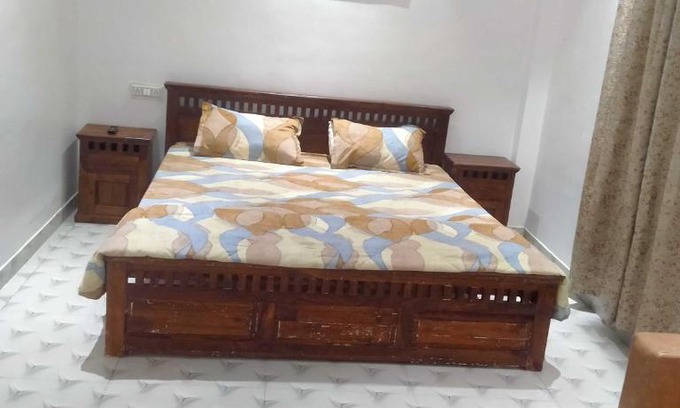 Patna Hotel | Discover OYO Flagship Sheesh Mahal with Breakfast & Reviews