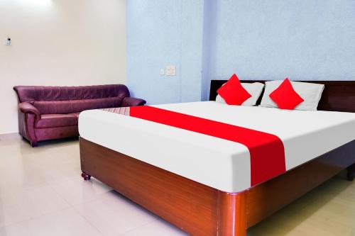 Eluru Hotel | Budget-Friendly OYO Flagship Vishnu Lodge for Families