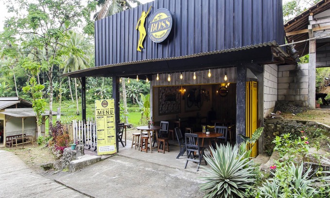 Trenggalek Hotel | Explore OYO Homes 91134 with Breakfast & Family-Friendly Fun