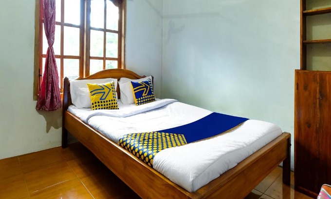 Wonogiri Hotel | Family-Friendly OYO Homes 91154 in Wayang Manyaran