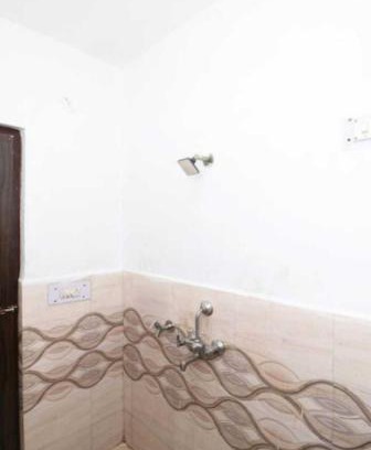 Amroha Hotel | Family-Friendly Stay at OYO Homes A.k Guest House