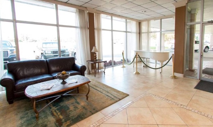 Port Allen Hotel | Budget-Friendly OYO Hotel Audubon: Pool, Breakfast & More