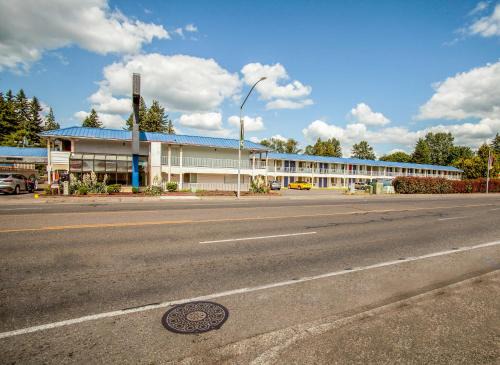 Centralia Hotel | Convenient OYO Hotel Centralia: Family-Friendly Amenities