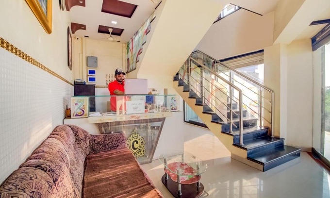 Bhusawal Hotel | Budget-Friendly OYO Hotel Galaxy with Family Amenities