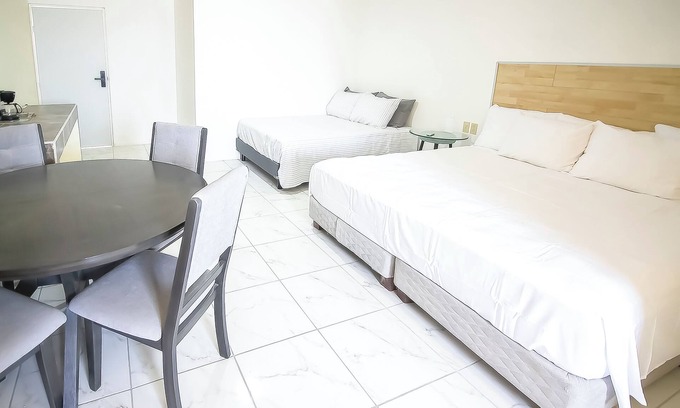 Colonia El Progreso Hotel | Budget-Friendly OYO Hotel Plaza Las Torres in Cabo San Lucas