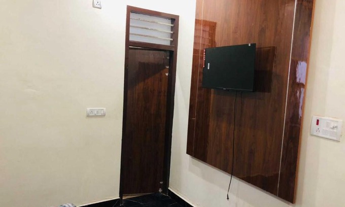 Pataudi Hotel | Budget-Friendly Stay at OYO Hotel Rahul Singh for Families