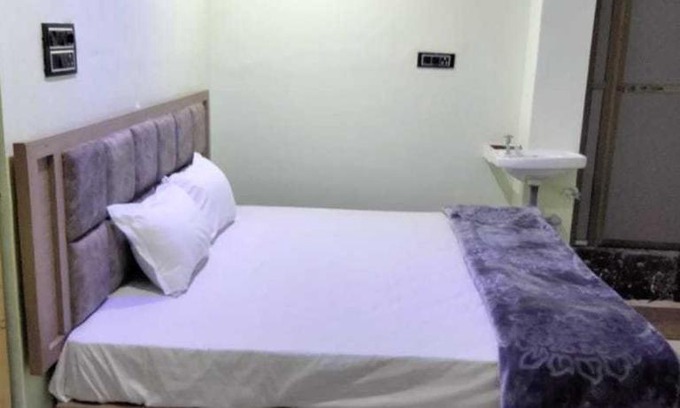 Jabalpur Hotel | Budget-Friendly OYO Hotel Usa Palace with Breakfast & Accessibility
