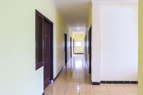 Jakarta Hotel | Budget-Friendly Stay at OYO Life 2590 Kost Assirot